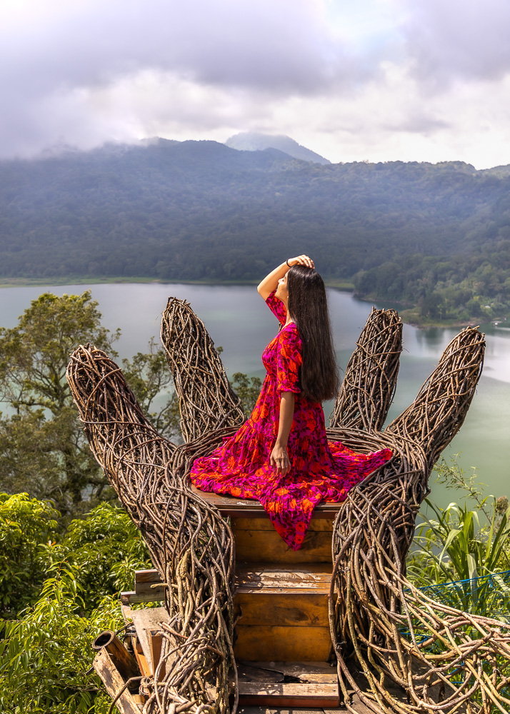 https://www.suvarnaarora.com/wp-content/uploads/2020/05/wanagiri-hidden-hills-hand-installation.jpg
