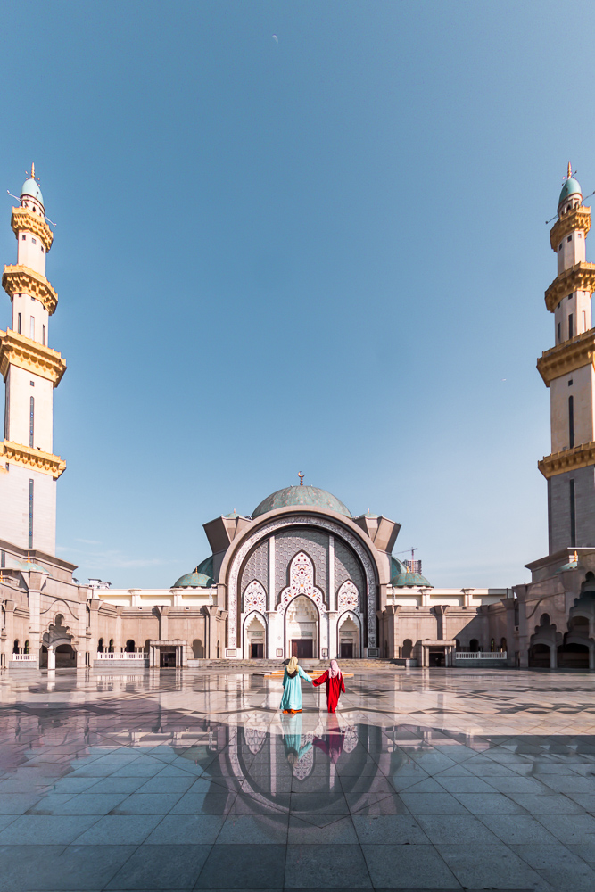 Girls in Abaya during 3 day kuala lumpur itinerary at wilayah mosque