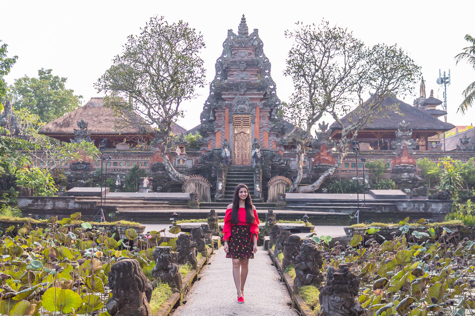 A girl wanderimg the complex of taman Saraswati Temple