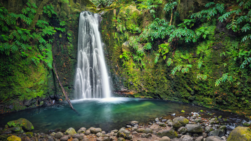 A beautiful waterfall picture