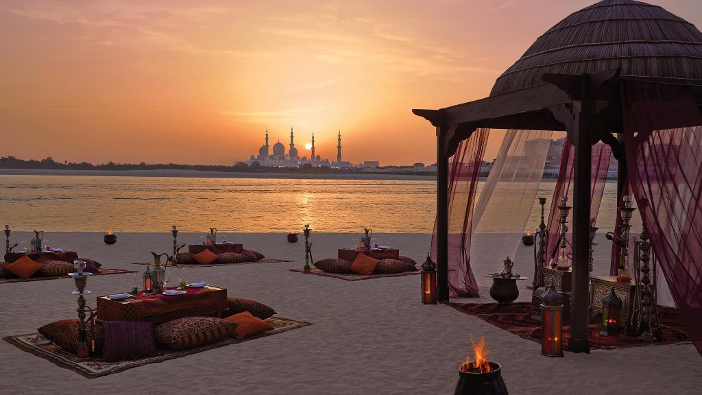 The view of sheikh Zayed Grand mosque from the beach of Shangri-La in Abu Dhabi