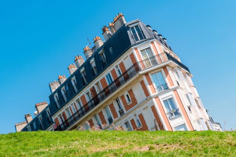 Sinking house of Montmartre